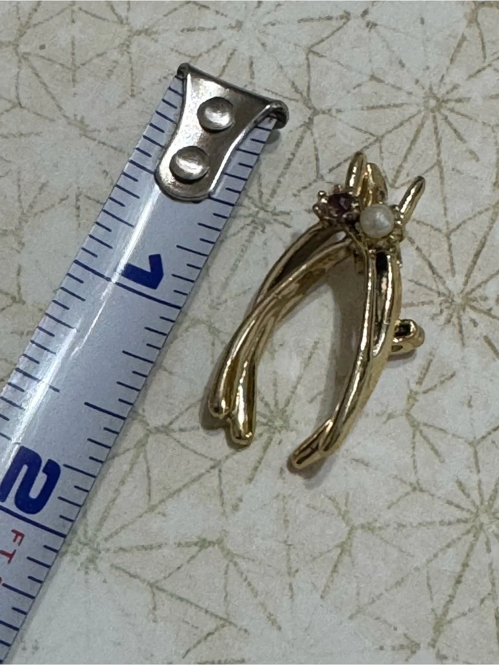 VINTAGE WISHBONES BROOCH PIN